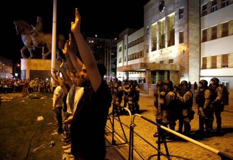 makedonija-skoplje-protest-zbog-policijske-brutalnosti.jpg