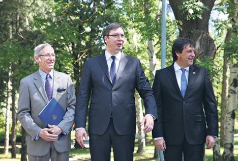 majkl-kirbi-aleksandar-vucic-i-bratislav-gasic.jpg