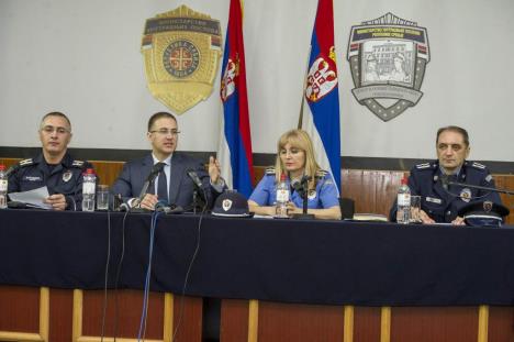 nebojsa-stefanovic-policija-sremska-kamenica.jpg