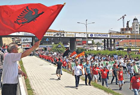 nikola-gruevski-makedonija-demonstracije-makedonci.jpg