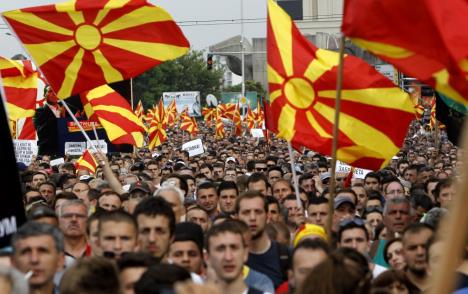 makedonija-skoplje-protest-za-ostavku-vlade-17.05.2015.jpg