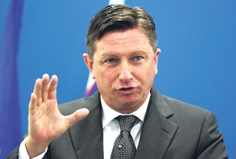 borut-pahor-slovenija-predsednik-moderator-matursko.jpg