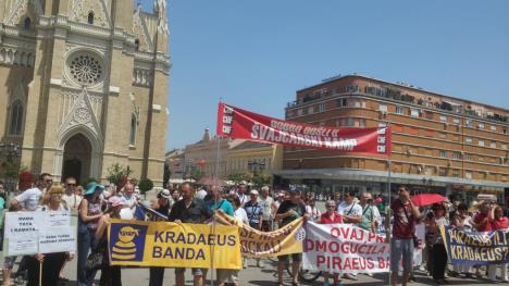 efektiva-prostest-svajcarci-zaduzenje-kredit.jpg