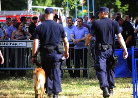 policajac-u-zajednici-akcija-zemunski-kej-policija.jpg