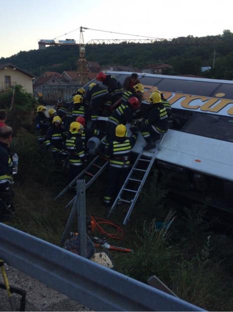 prevrnuo-se-autobus.jpg