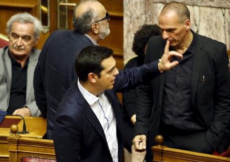 aleksis-cipras-i-janis-varufakis-u-parlamentu-28.06.2015.jpg