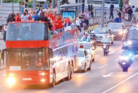 kosarkasice-srbije-slavlje-autobus-prvaci-evrope.jpg