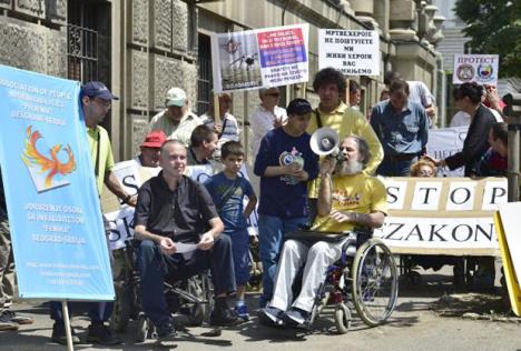 invalidi-protest-vlada-srbije.jpg