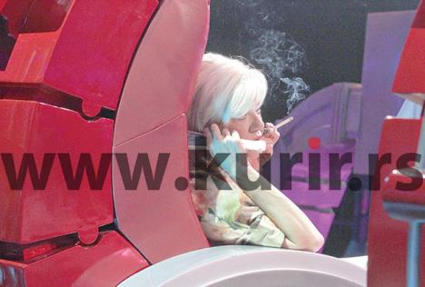 marina-tucakovic-cigareta.jpg