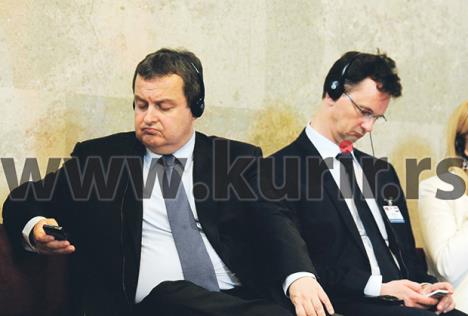 aleksandar-vucic-srbija-madjarska-letz-avion-spavanje.jpg