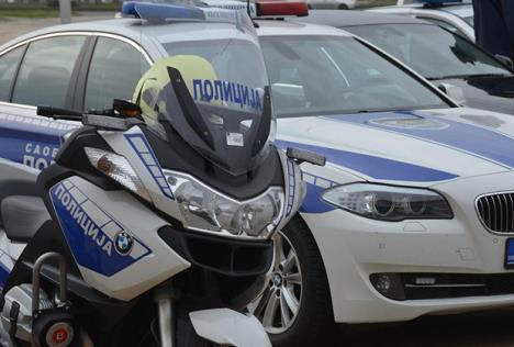 policija-saobracajna-policija-policijski-auto.jpg