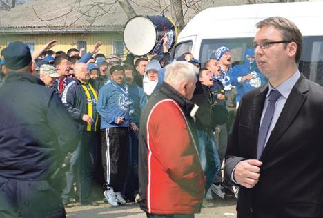 aleksandar-vucic-srebrenica-navijaci-novi-pazar.jpg