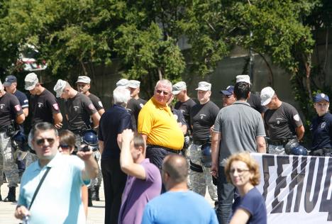 vojislav-seselj-radikali-protest.jpg