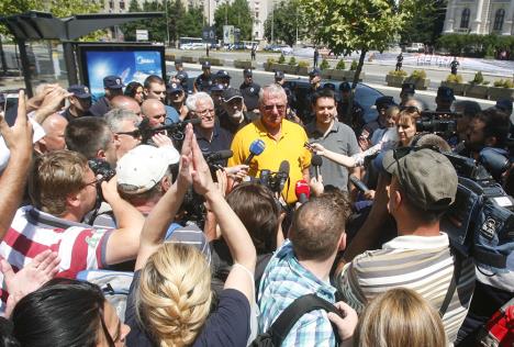 vojislav-seselj-radikali-protest.jpg