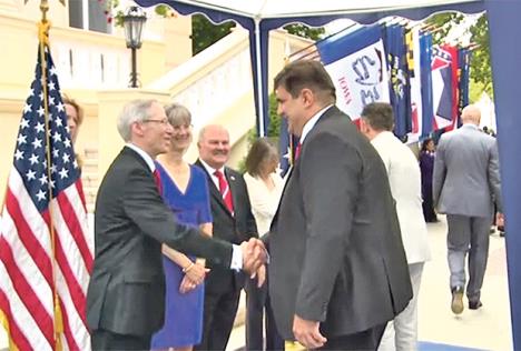 majkl-kirbi-sasa-mirkovicprijem-americka-ambasada.jpg