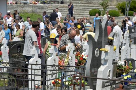 srebrenica-srpske-zrtve-groblje-pomen-23-godine.jpg