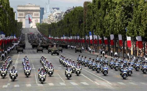 dan-bastilje-parada-pariz-14.07.2015.jpg