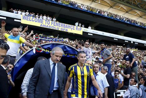 robin-van-persi-fenerbahce.jpg