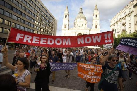 protest-protiv-zida-zid-budimpesta-migranti.jpg