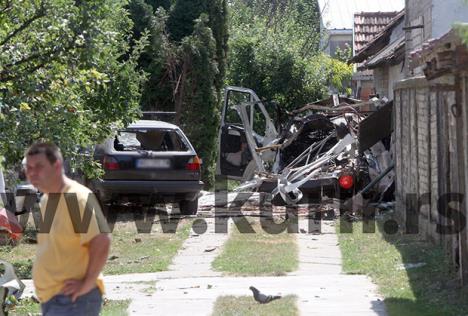 eksplozija-kombi-pogibija-temerin.jpg