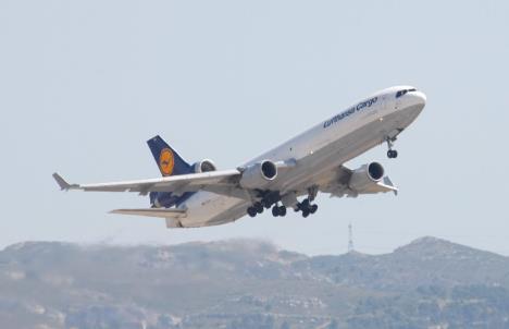 lufthanza-avion-u-vazduhu-165.06.2015.jpg