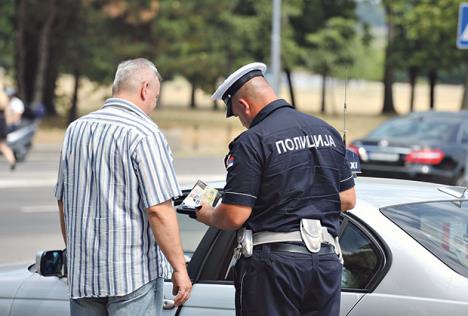 saobracajci-saobracajna-policija-pojas-sigurnosni.jpg