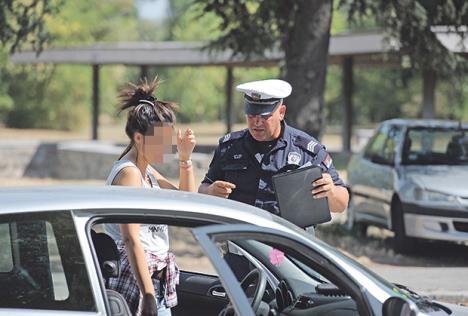 saobracajci-saobracajna-policija-pojas-sigurnosni.jpg