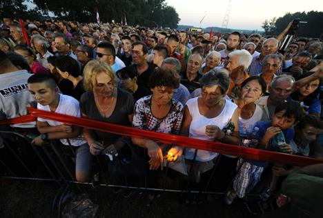 sremska-raca-polaganje-venca-zbog-oluje.jpg