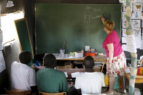 migranti-kale-izbeglice-logor-dzungla-skola-01.08.2015.jpg