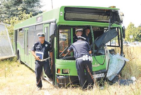 autobus-nesreca-udes-psi-povrede-vozac-urgentni.jpg