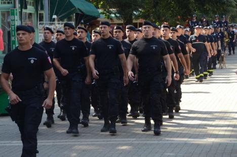 nebojsa-stefanovic-vrnjacka-banja-defile-policije.jpg