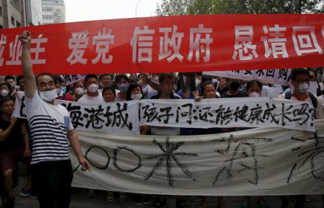 kina-eksplozija-tjencin-protest-17.08.2015.jpg