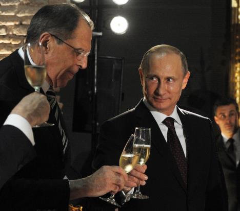 sergej-lavrov-i-vladimir-putin-sampanjac-12.07.2014.jpg