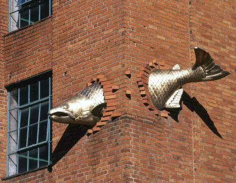 salmon-sculpture-skulptura-newsweek.jpg