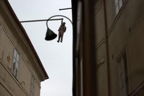 man-hanging-out-prague-skulptira-newsweek.jpg