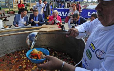 fis-fest-rasim-ljajic-goran-vesic-riba.jpg