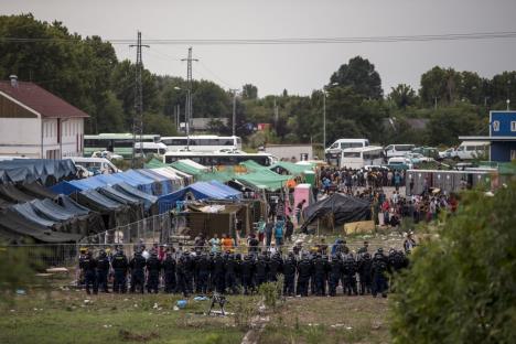 madjarska-migranti-policija.jpg