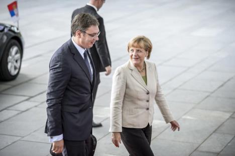 vucic-angela-merkel.jpg