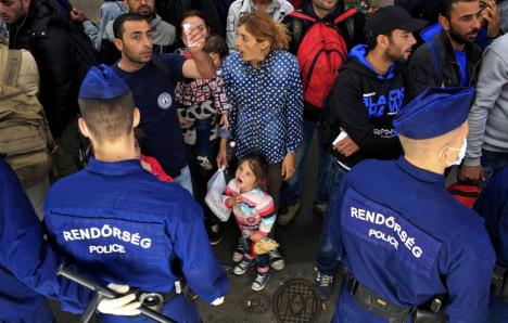 migranti-keleti-madjarska-voz-policija.jpg