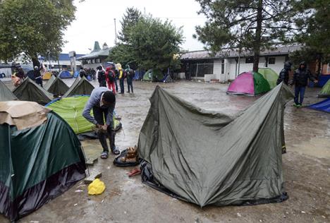 migranti-kisa-autobuska-stanica-beograd.jpg