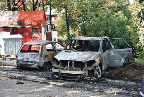 pozar-banovo-brdo-mercedes-punto-izgoreli-automobili.jpg