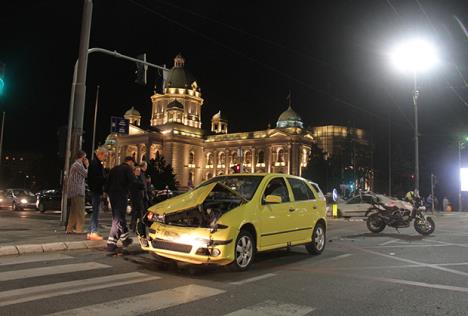 saobracajka-kod-skupstine-srbije.jpg