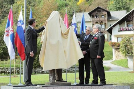 borut-pahor-tomislav-nikolic-janez-fajfara-tanjug.jpg