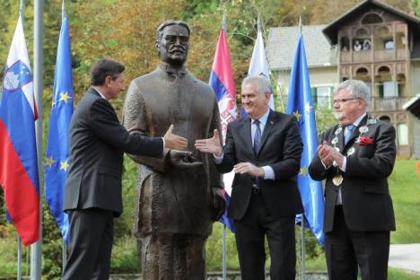 borut-pahor-tomislav-nikolic-janez-fajfara-tanjug.jpg