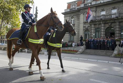 stefanovic-defile-policija-nis.jpg