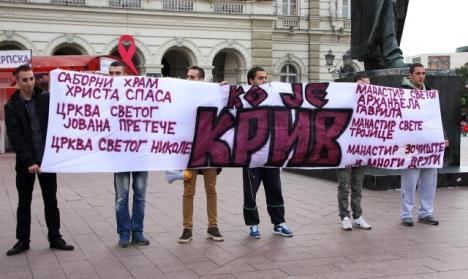 protest-novi-sad-unesko-kosovo-studenti-gusle.jpg