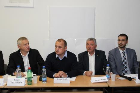 goran-vesic-tribina-naselje-vidikovac.jpg