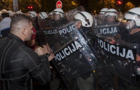 protesti-podgorica-demokratski-front-crna-gora.jpg