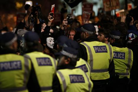 london-protesti-anonimusi.jpg