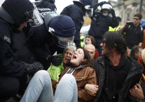 nemacka-berlin-protest-izbeglice-migranti-sukob.jpg